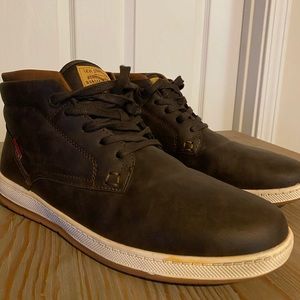 NWOT Men’s Levi’s Brown Boots Size 11